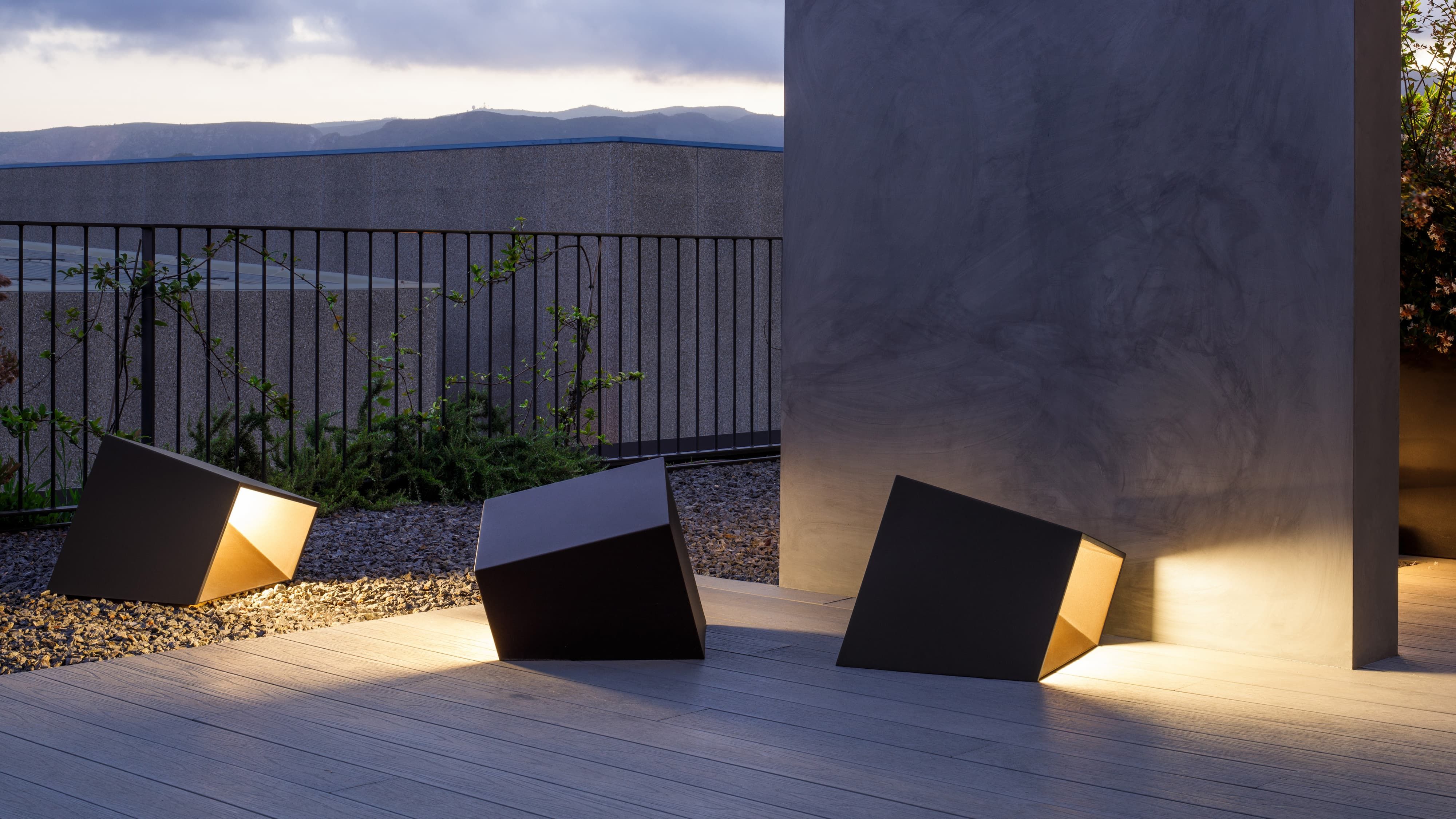 Vibia Break — pie y sobremesa