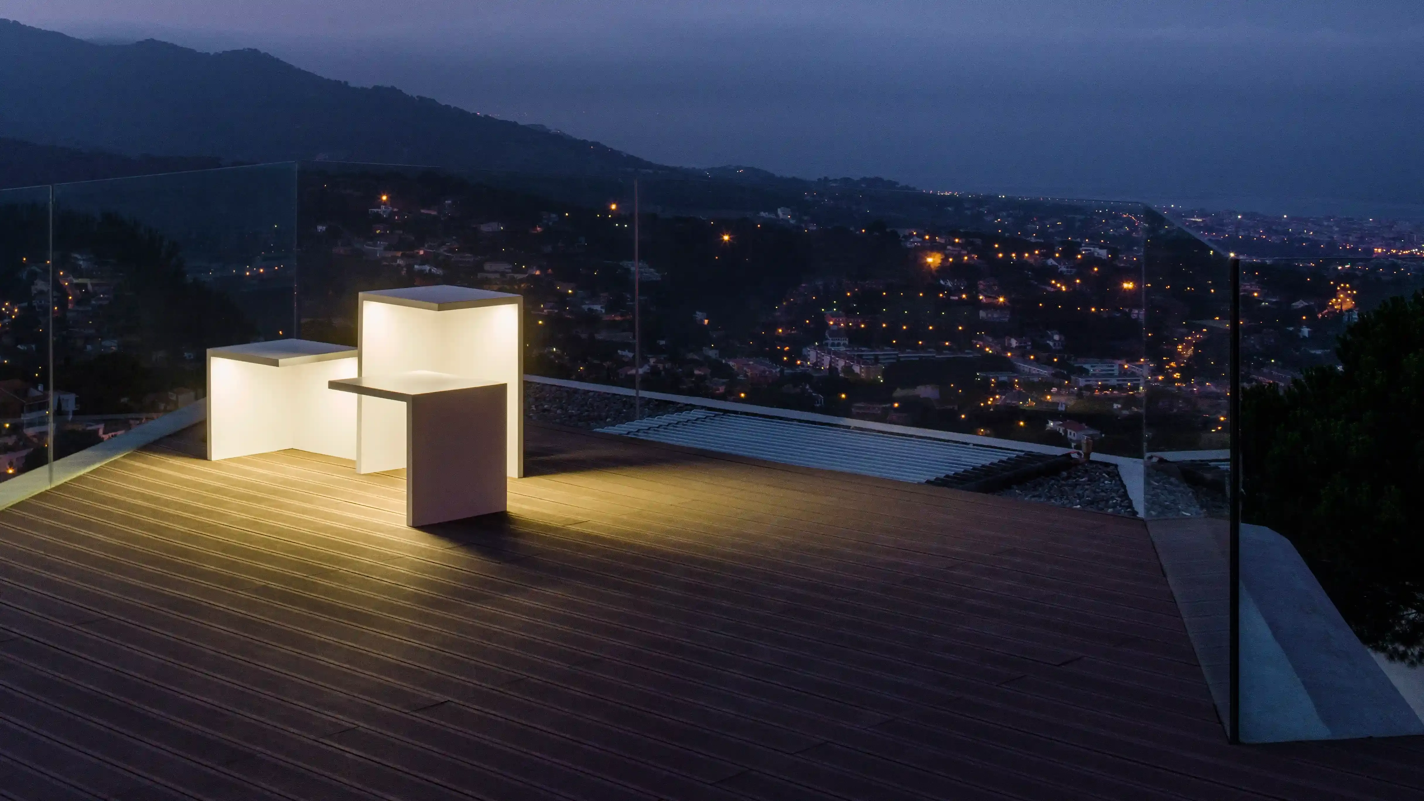 Vibia Empty — pie y sobremesa