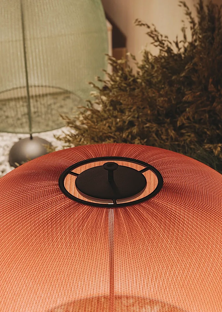 Vibia Closer — pie y sobremesa