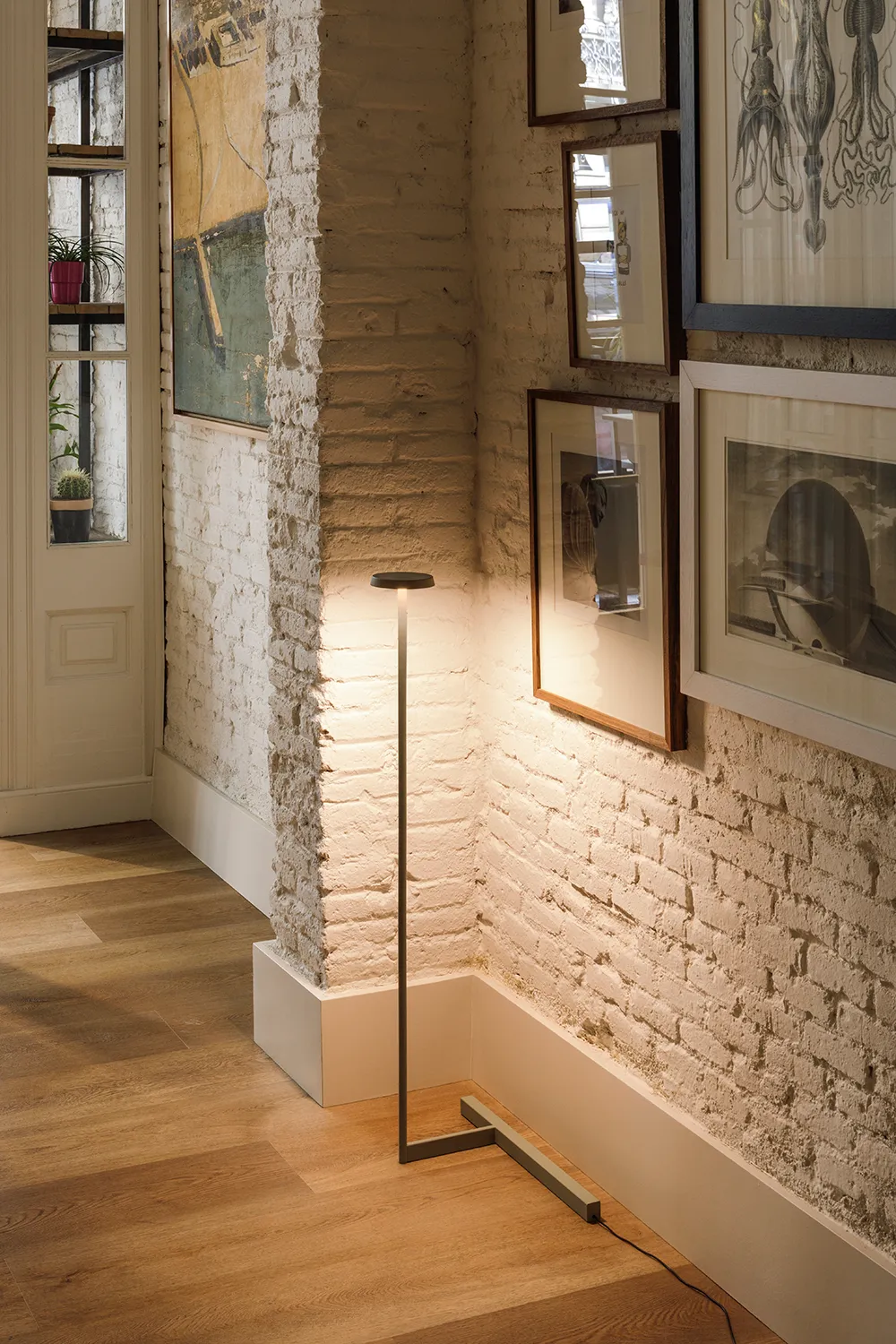 Vibia Flat — pie y sobremesa