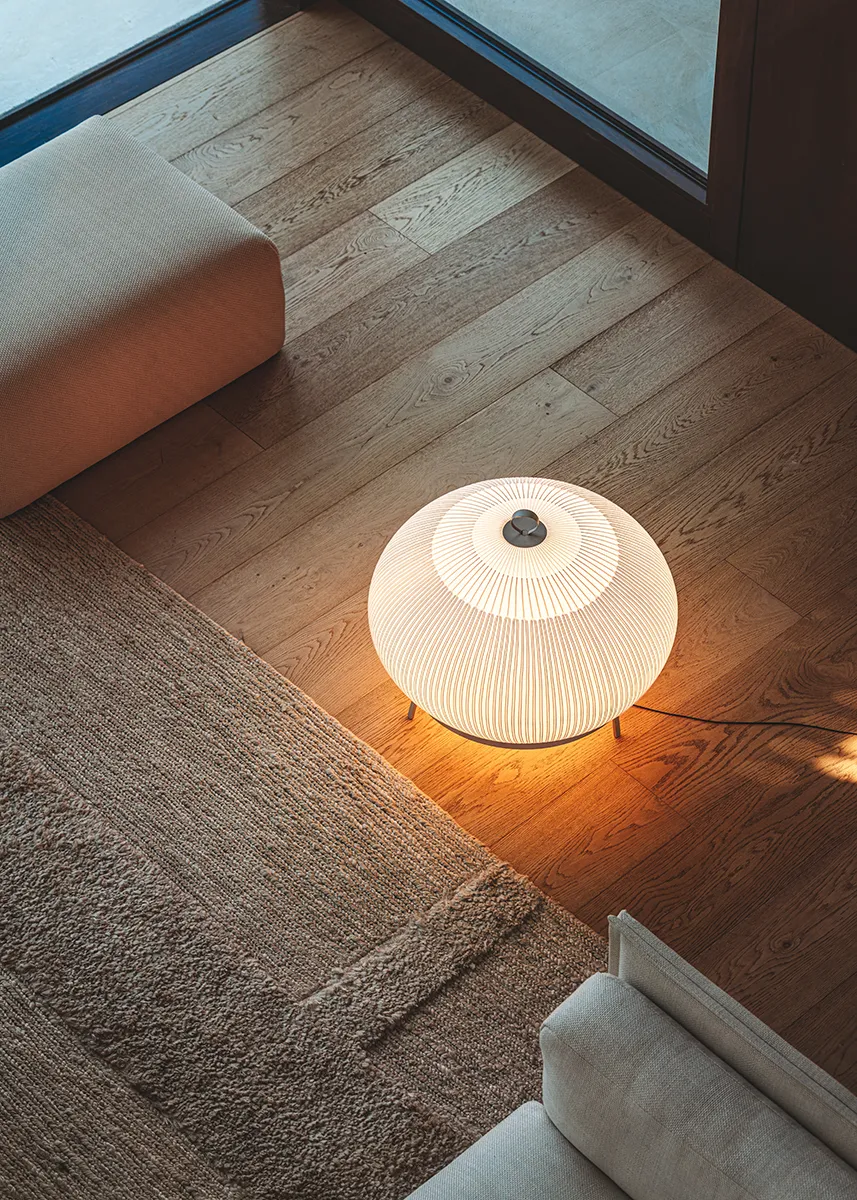 Vibia Knit — pie y sobremesa
