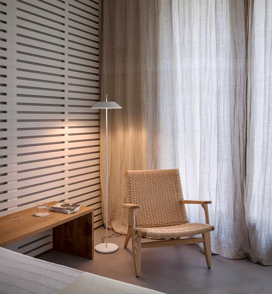 Vibia Mayfair — pie y sobremesa