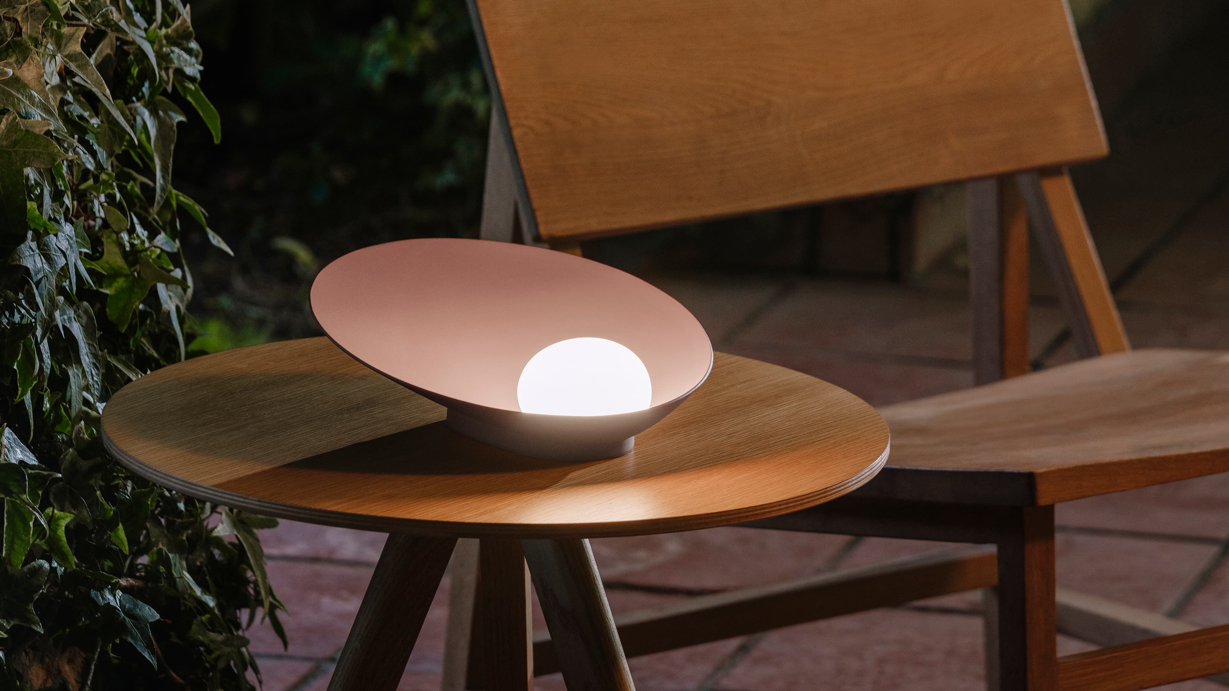 Vibia Musa — pie y sobremesa