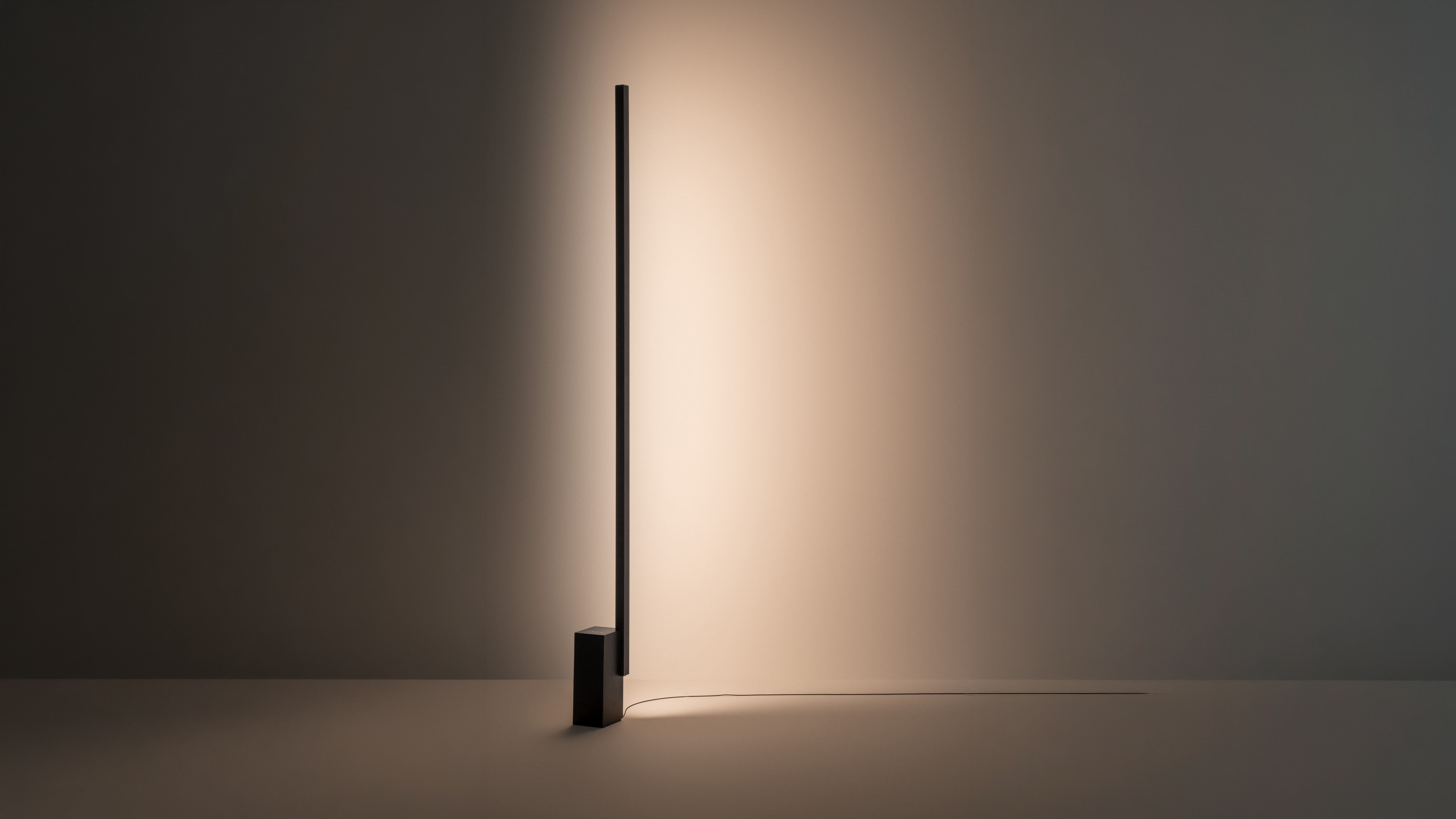 Vibia Offset — pie y sobremesa
