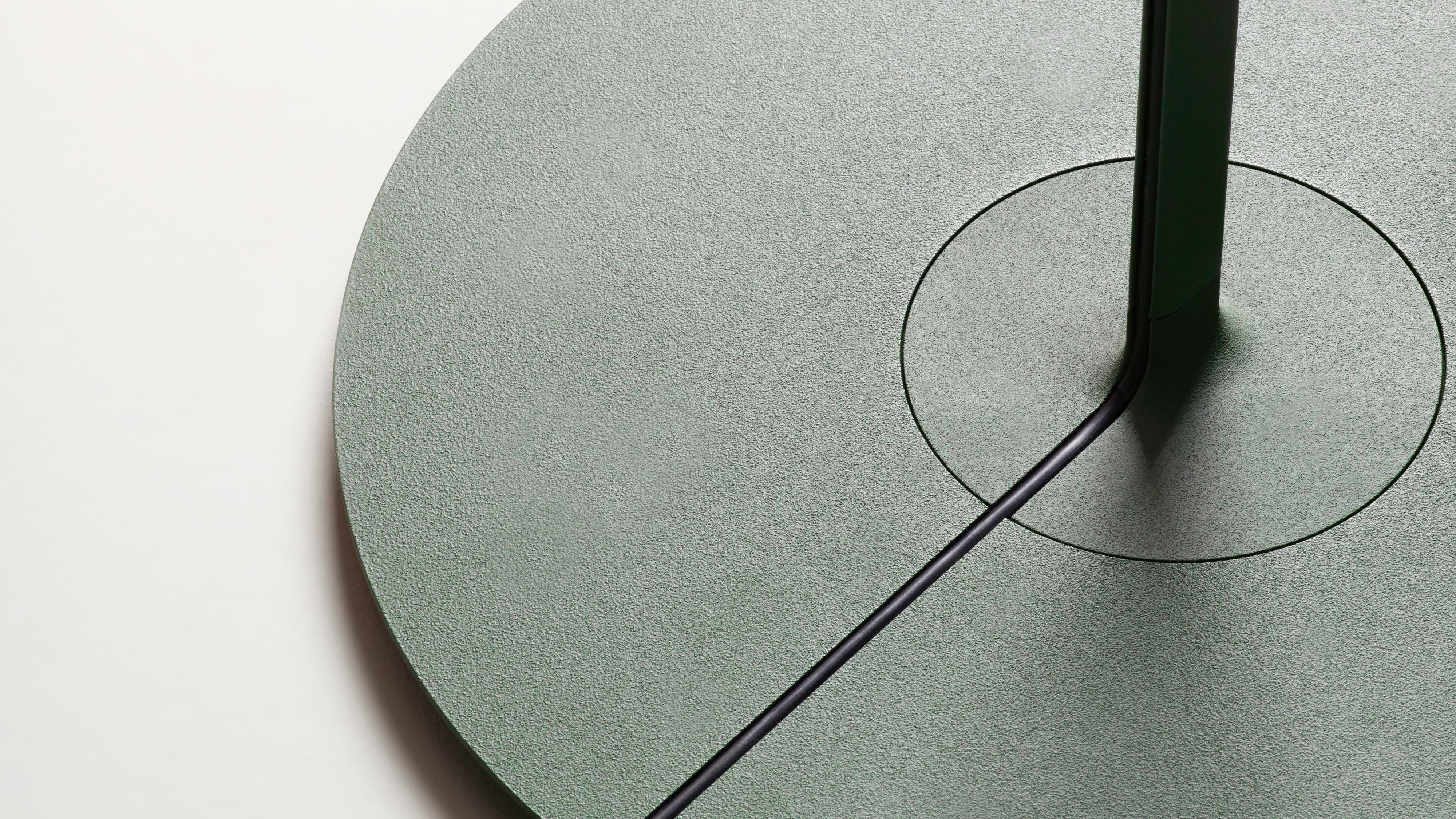 Vibia Warm — pie y sobremesa