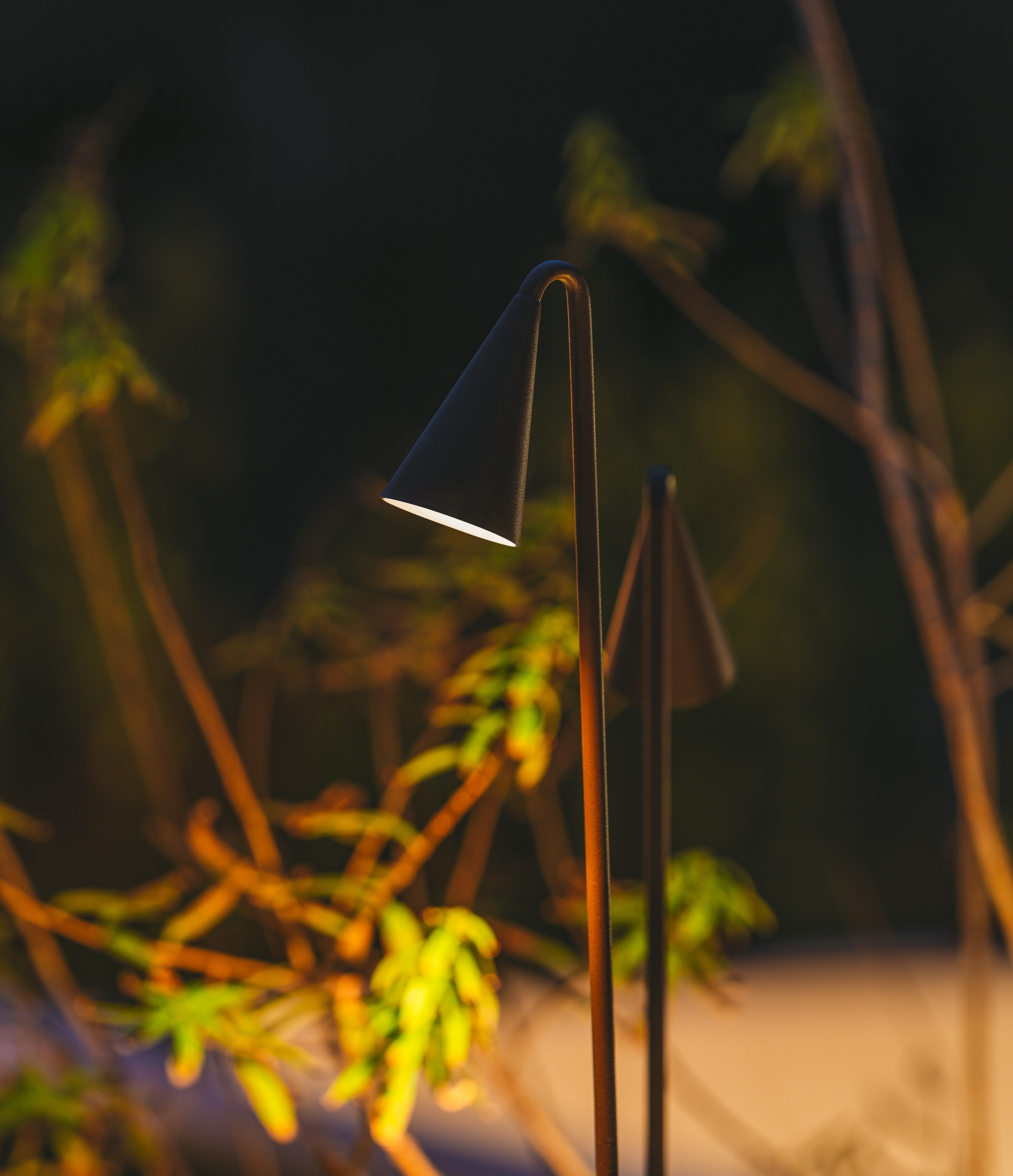 Vibia exterior Brisa 1 – Lámpara de pie — imagen 3