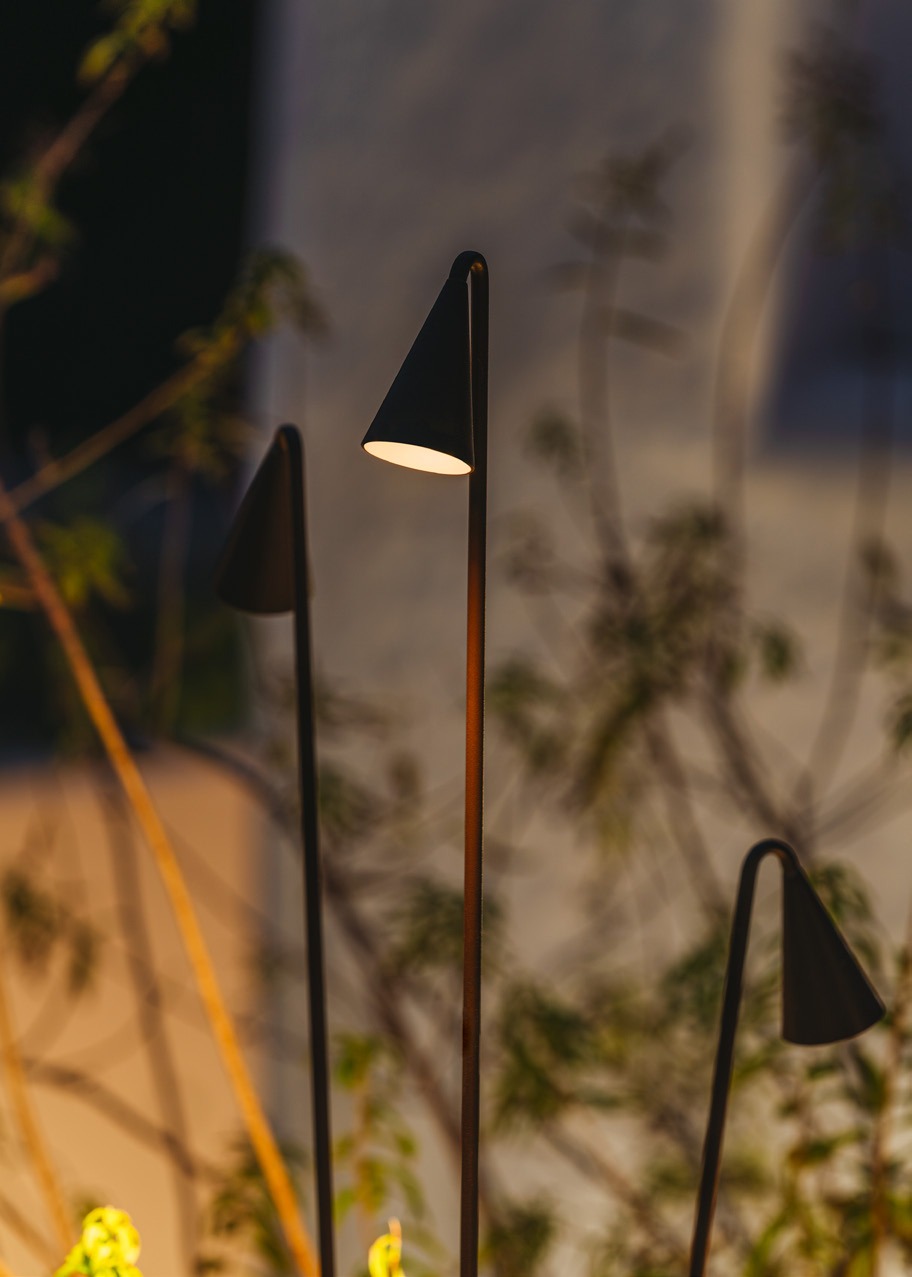 Vibia exterior Brisa 1 – Lámpara de pie — imagen 5