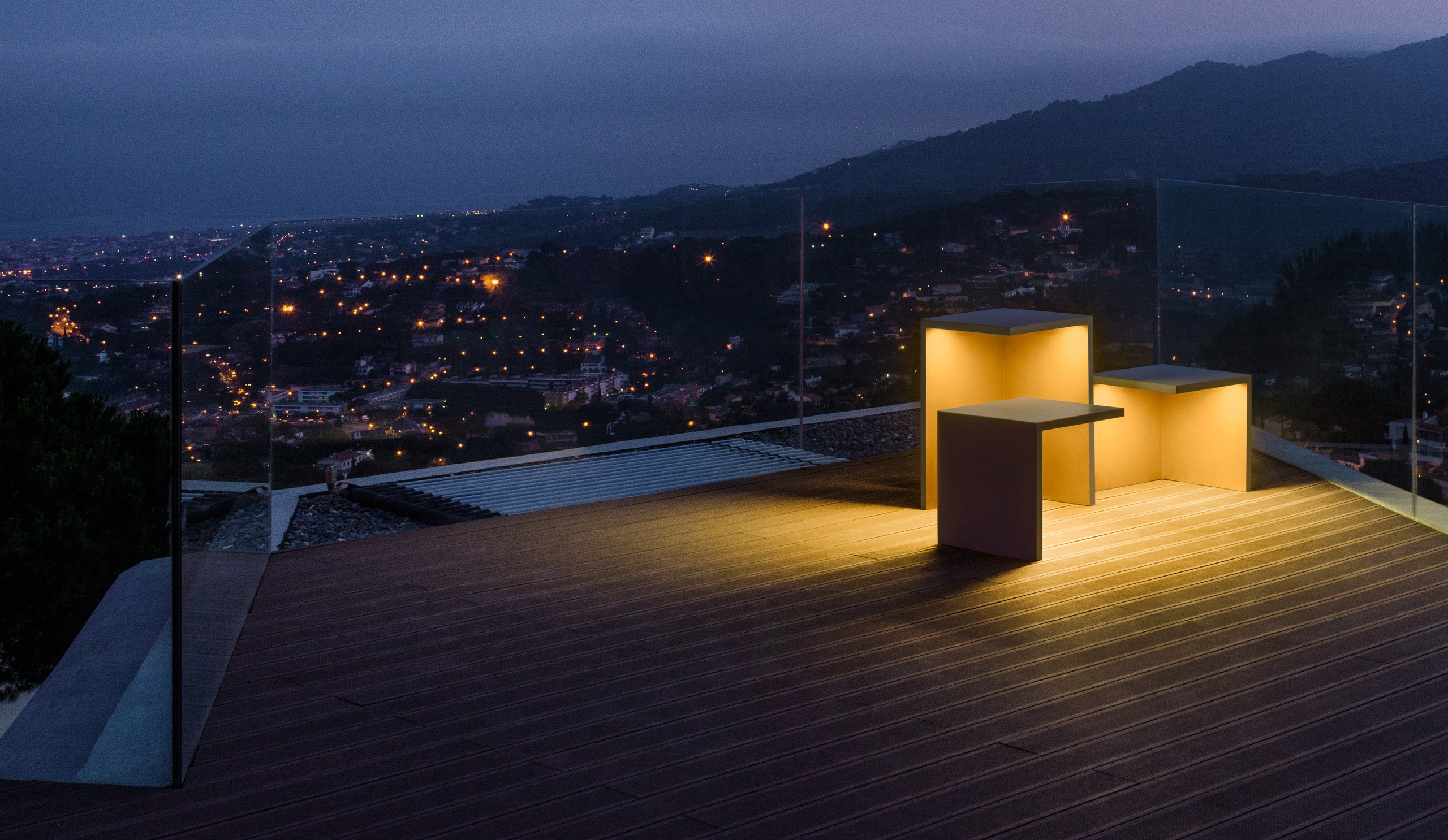 Vibia Empty — pie y sobremesa