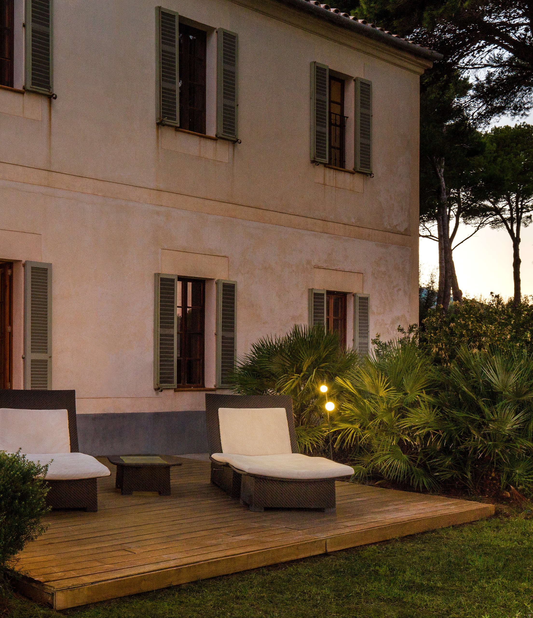 Vibia exterior June – Lámpara de pie — imagen 3