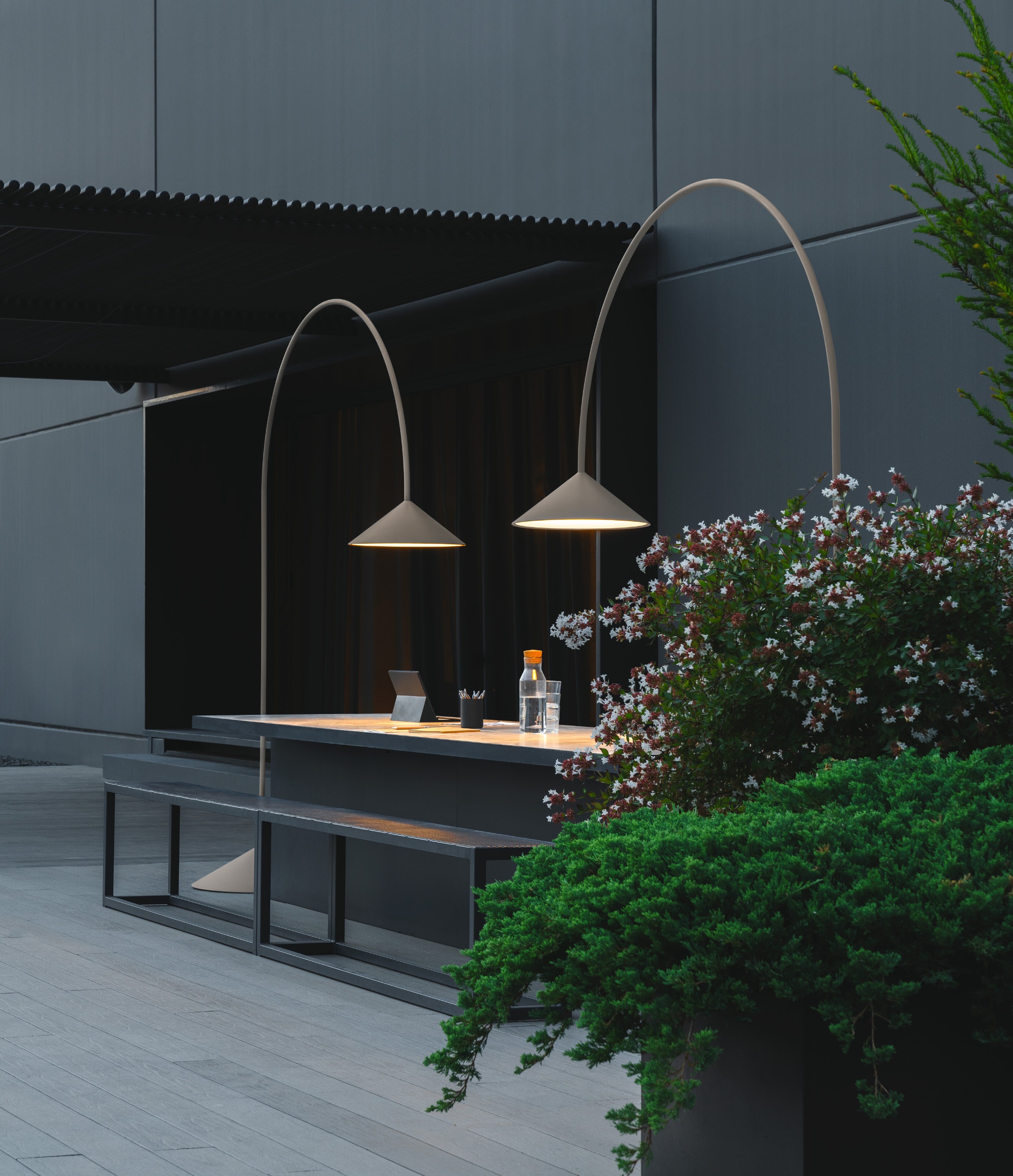 Vibia exterior Out 4270 – Lámpara de pie — imagen 3