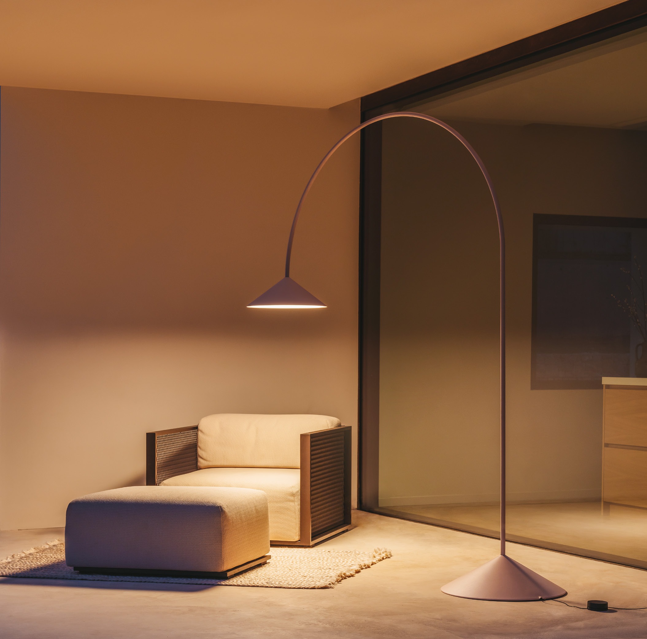 Vibia exterior Out 4270 – Lámpara de pie — imagen 5