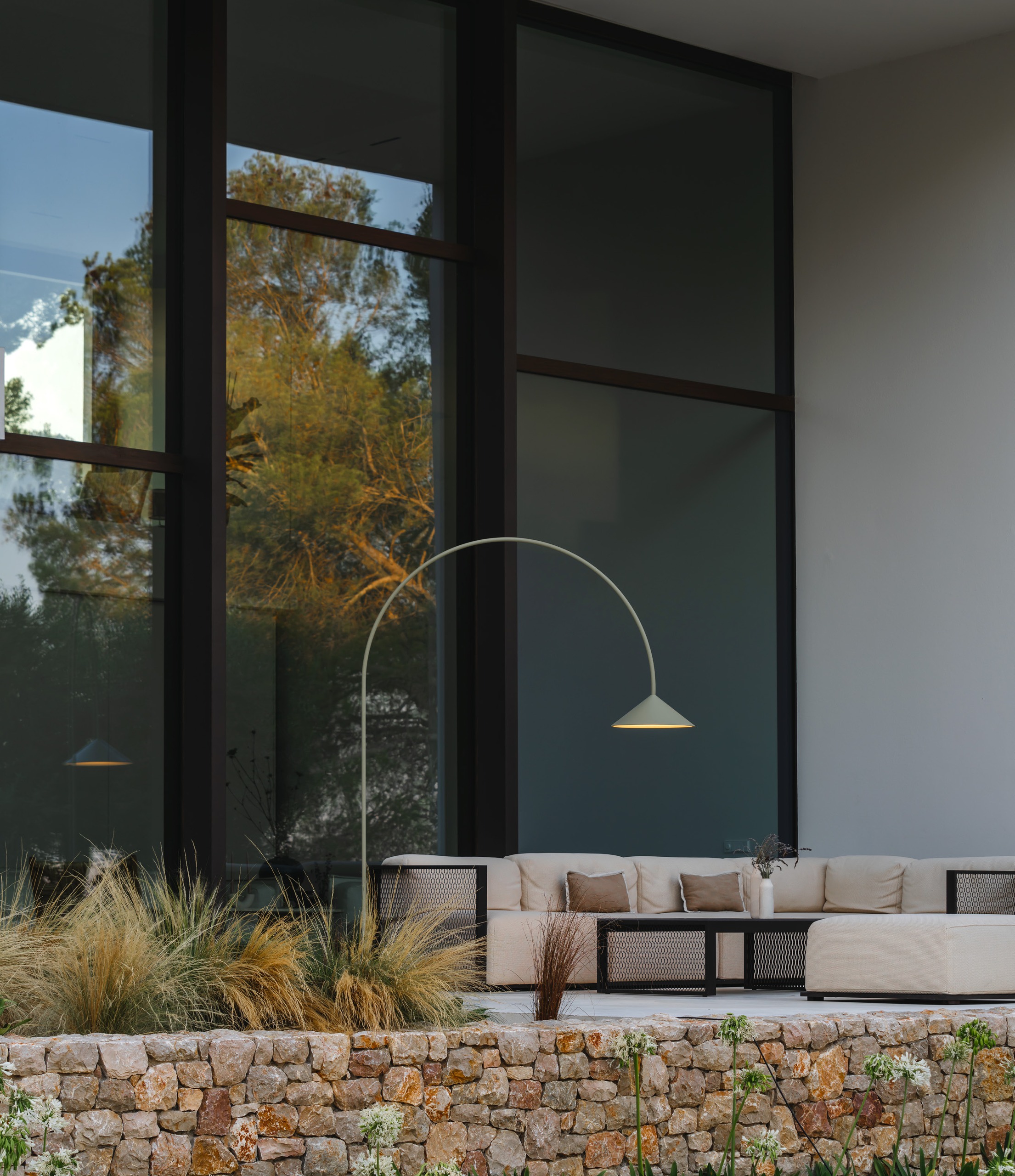 Vibia exterior Out 4270 – Lámpara de pie — imagen 7