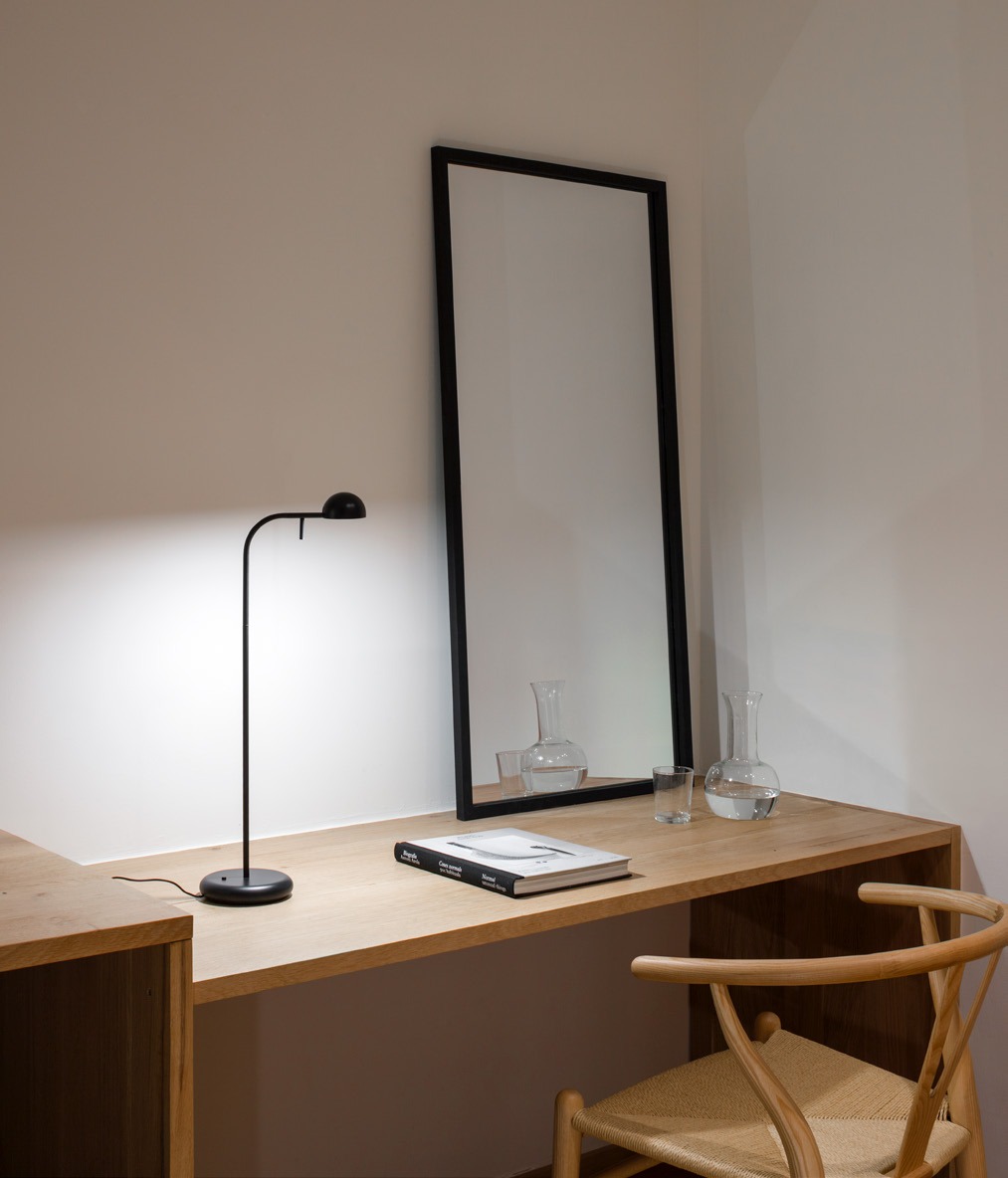 Vibia Pin – Lámpara de mesa — imagen 5